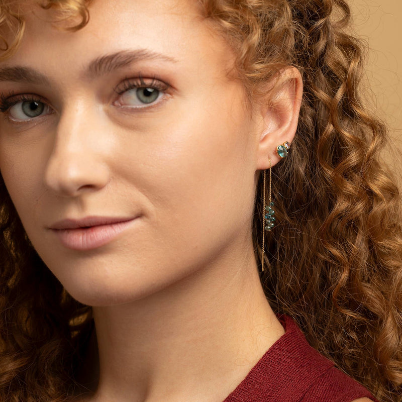 Besondere Ohrringe aus 18kt Gold mit funkelnden Edelsteinen – einzeln von Hand gefertigt in Innsbruck.