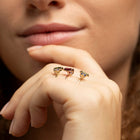 Unikat-Ring mit leuchtend gruenem Turmalin und Saphir, in 18kt Gelbgold gefasst