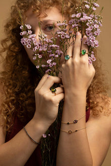 Detailaufnahme eines exklusiven Schmuck Einzelstuecks aus 18k Gold, handgefertigt in der Goldschmiede Moelk Innsbruck