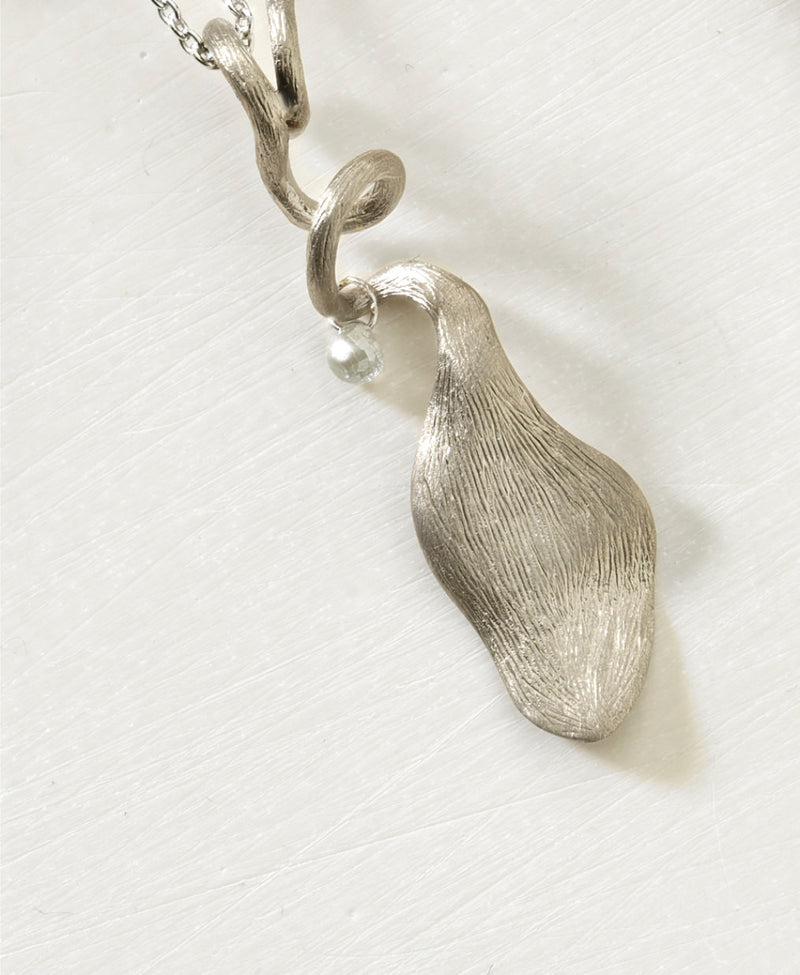 Anhänger "Leaf" in 18kt Gold