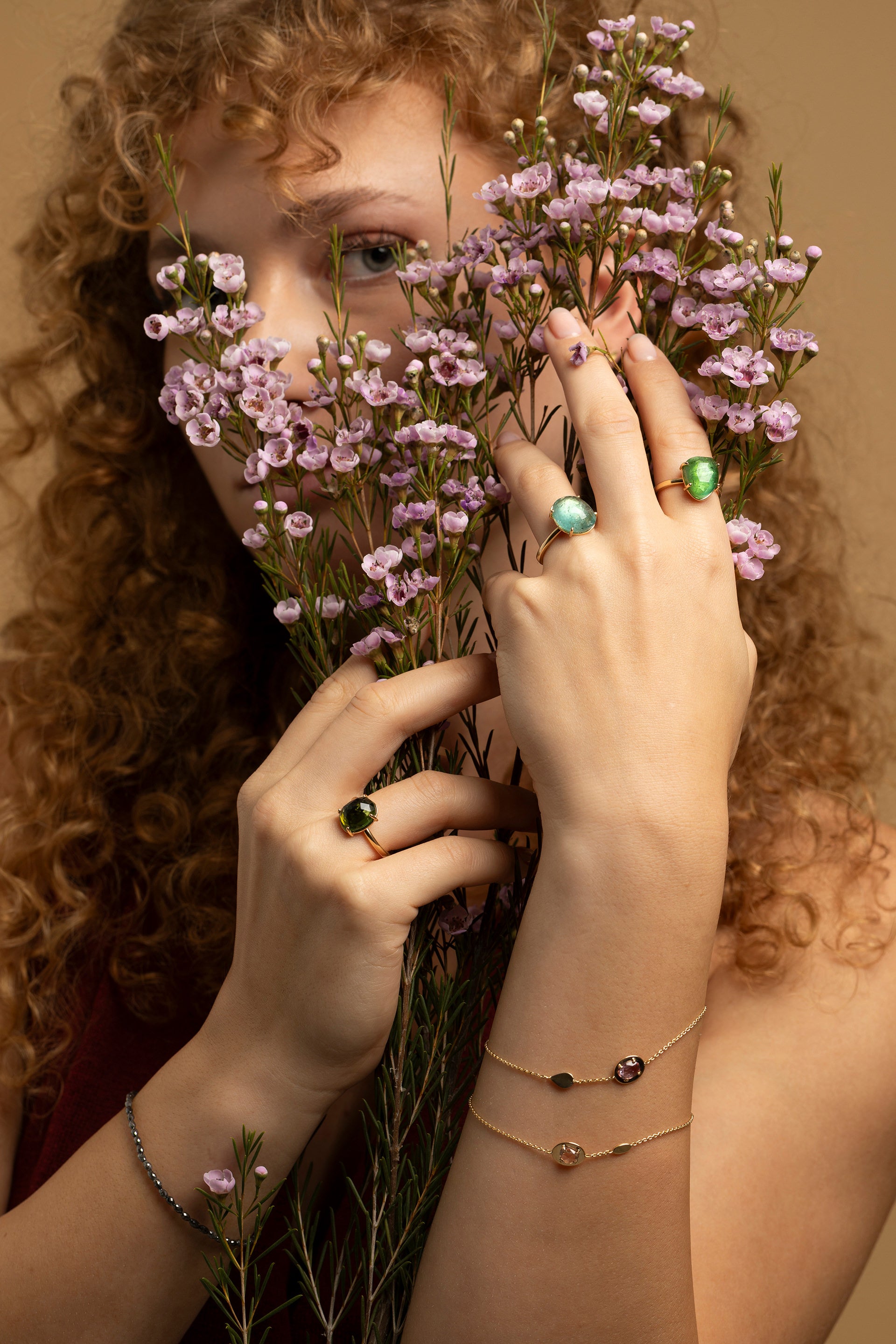 Nachhaltiger Goldschmuck aus Innsbruck, gefertigt aus recyceltem 18k Gold mit klarer Formensprache