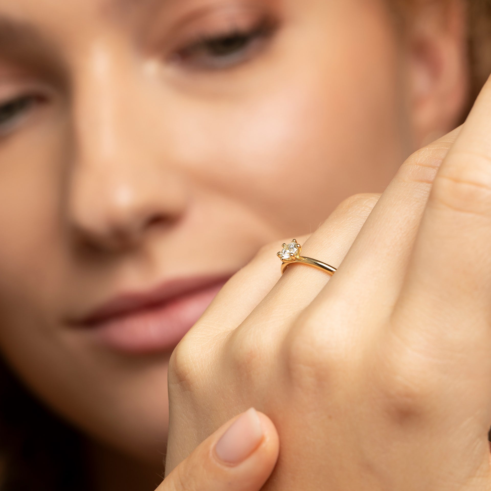 Zeitlose Eleganz trifft traditionelles Handwerk. Dein Verlobungsring entsteht als echtes Unikat in Innsbruck.