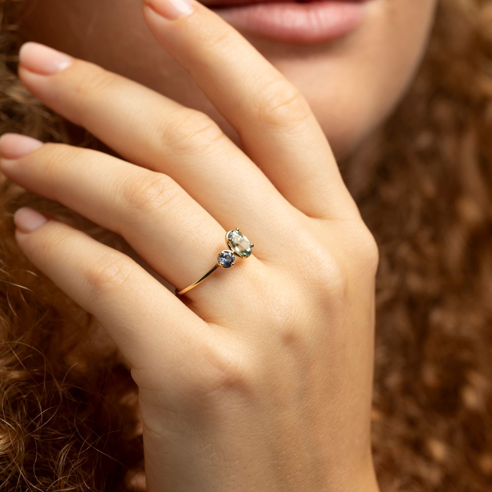 Edler Ring aus 18kt Gelbgold mit Saphir und Turmalin, in feinster Handarbeit gefertigt