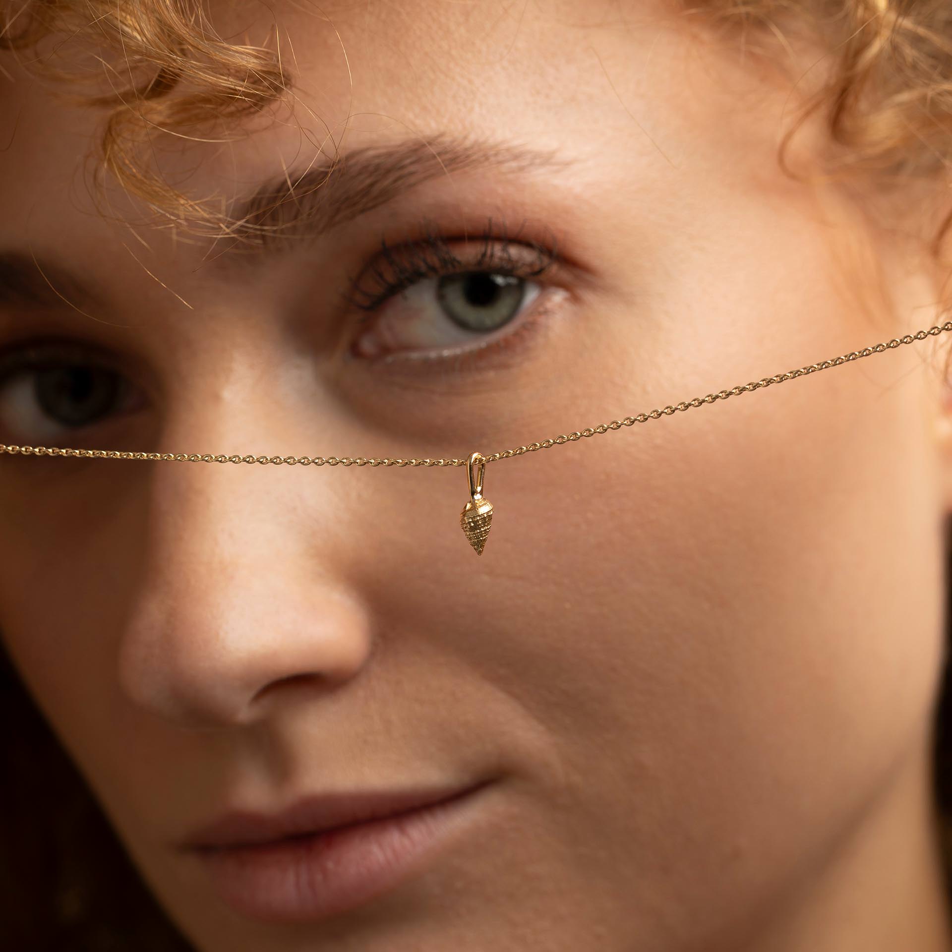 Ob Schutz, Liebe oder Erinnerung – unsere Anhaenger geben der Goldkette Charakter und Emotion.