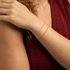 Edle Armbänder und Armreifen aus 18kt Gold optional mit fein geschliffenen Diamanten – individuell gefertigt in Innsbruck, Tirol.