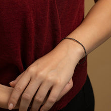 18kt Gold kombiniert mit Saphir, Diamant oder Smaragd – jedes Armband ein kleines Meisterwerk.