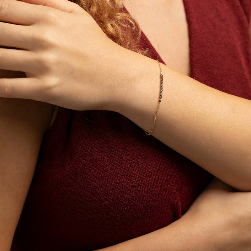 Edle Armbänder aus 18kt Gold mit fein geschliffenen Diamanten – individuell gefertigt in Innsbruck, Tirol.