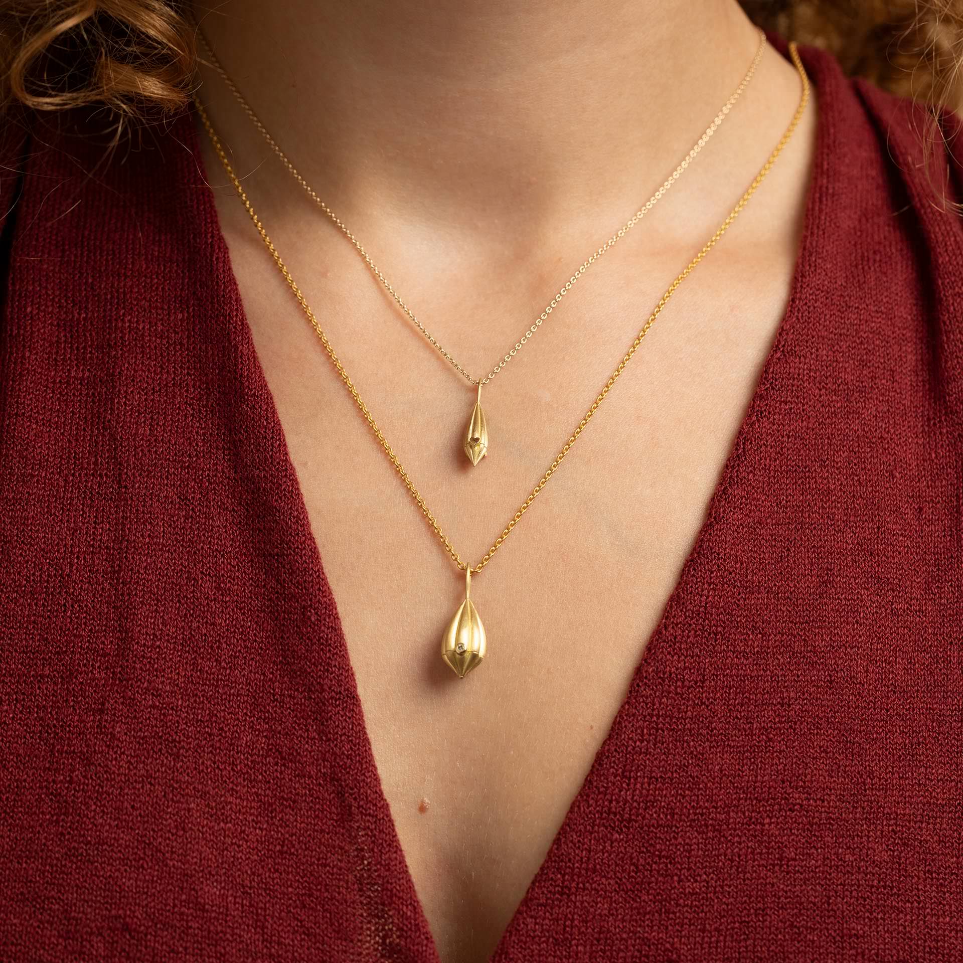 Die "Knospe" Mini-Medaillon aus 18kt Gold
