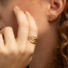 Ob Alltag oder Fest – unsere handgefertigten Edelsteinringe schenken Glanz und Gefuehl.