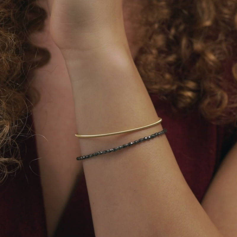 Exklusive Schmuckstücke aus Tirol – jedes Detail erzählt eine Geschichte. Unsere handgefertigten Ketten, Ohrringe und Armbänder werden mit Edelsteinen wie Saphir, Smaragd und Diamant veredelt – stilvoll, langlebig, einzigartig.