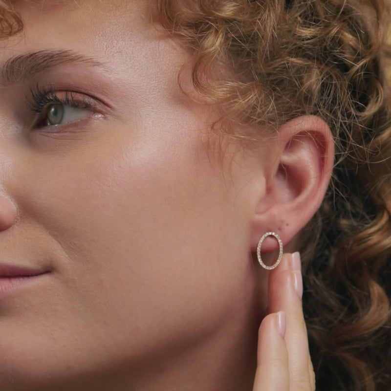 Dein neues Lieblingsstück – aus Tirol.
Entdecke feinen Schmuck aus Österreich: handgefertigte Goldringe, Edelstein-Anhänger, Schutzengel und Ohrringe – jedes Stück ein Ausdruck deiner Persönlichkeit.