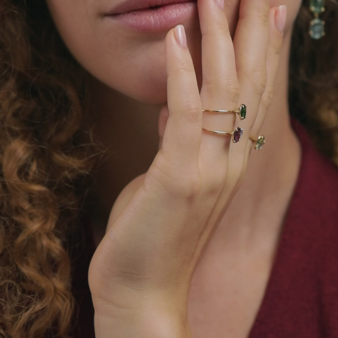 Unsere Schmuckkreationen sind mehr als Accessoires – sie sind Ausdruck von Stil und Emotion. Entdecke bei Goldschmiede Mölk in Innsbruck einzigartige Goldringe, Edelsteinarmbänder und Diamantketten, gefertigt mit Liebe zum Detail.