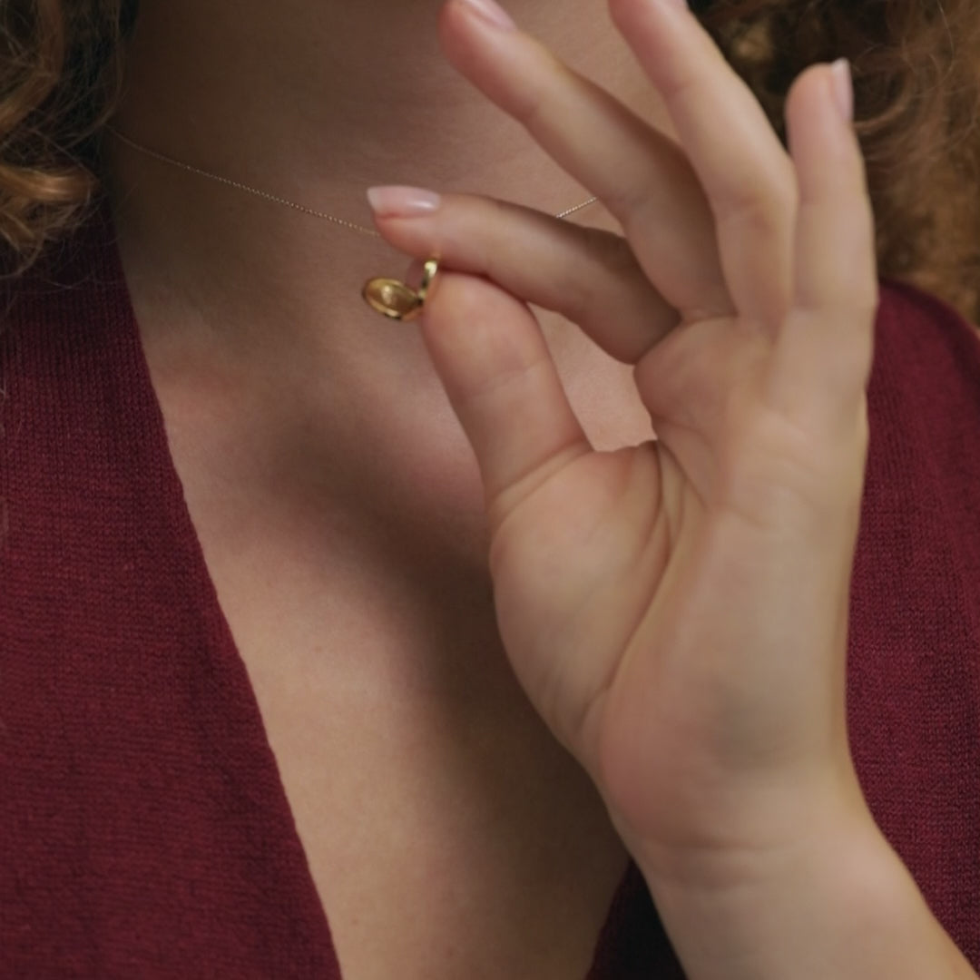 Handgemachter Schmuck aus Tirol – inspiriert von der Natur, gefertigt mit höchster Präzision. Goldschmiede Mölk kreiert Unikate aus recyceltem 18kt Gold, veredelt mit Diamanten, Saphiren und Turmalinen.