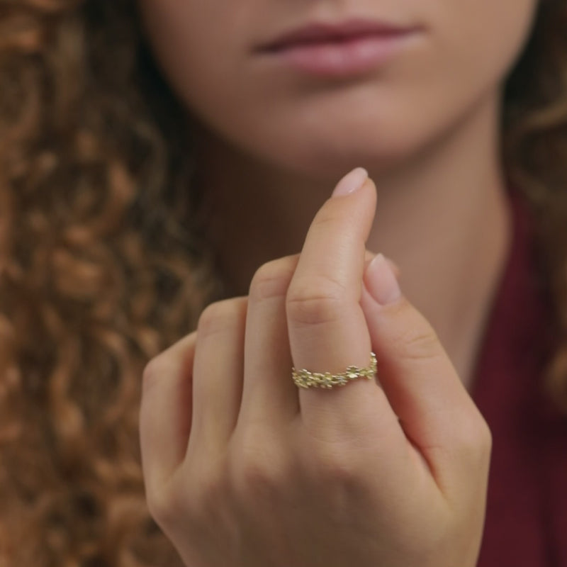 Goldschmiede Mölk in Innsbruck.
Ob Verlobungsring, Siegelanhänger oder Edelsteinkette: Bei uns findest du exklusiven, handgefertigten Schmuck aus Gold und Edelsteinen – nachhaltig, individuell und mit Herz in Tirol gefertigt.