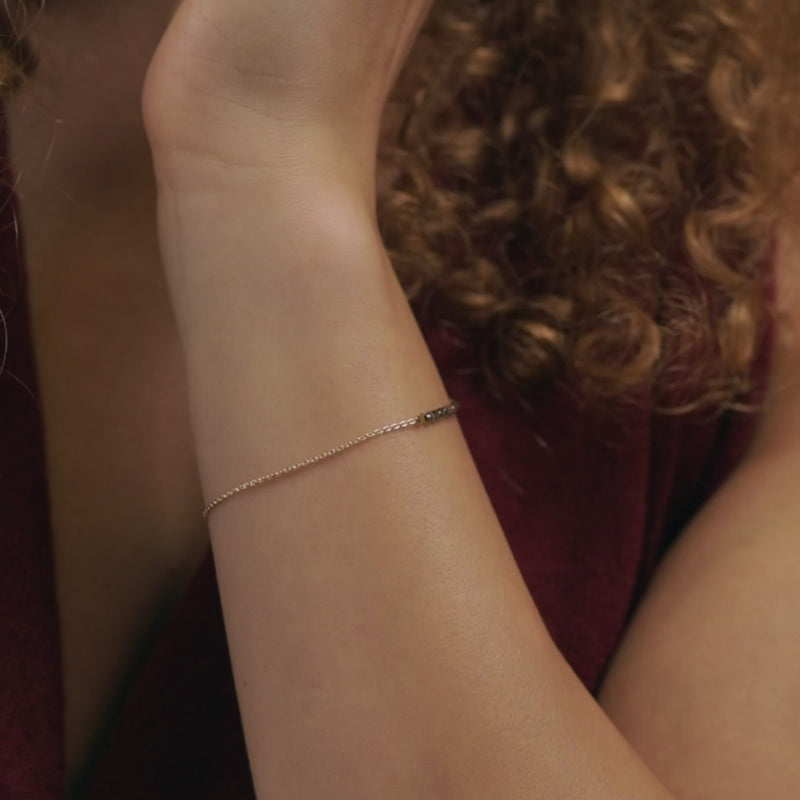 Unsere Goldschmiede in Tirol vereint feines Design mit regionaler Handwerkskunst. Entdecke Ringe, Armbänder, Halsketten und Eheringe, die für Generationen geschaffen sind – echt, wertvoll und zeitlos schön.