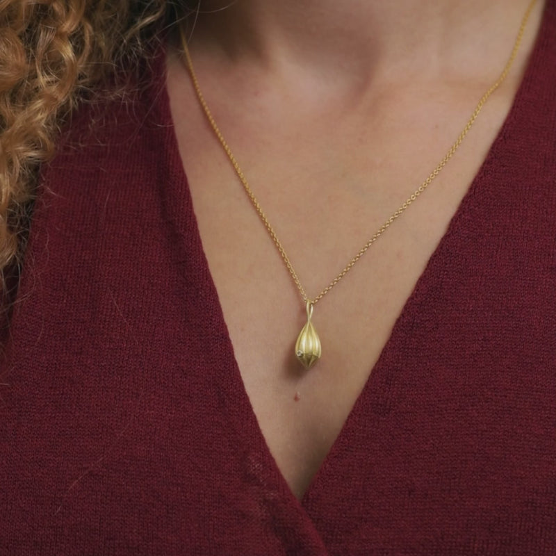 Goldschmiede Mölk steht für nachhaltigen Schmuck aus Tirol. Wir verwenden recyceltes Gold, verantwortungsvoll gewonnene Edelsteine und schaffen Schmuckstücke, die Generationen überdauern – vom filigranen Ring bis zum strahlenden Diamantanhänger.