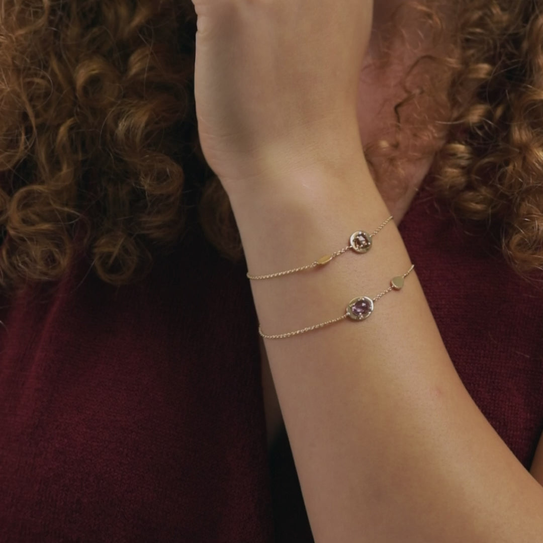 Unsere Schmuckstücke entstehen aus Leidenschaft für das Handwerk. In Innsbruck gefertigt, in ganz Österreich geschätzt – Goldschmiede Mölk steht für nachhaltige, handgefertigte Schmuckunikate aus 18kt Gold und feinsten Edelsteinen.