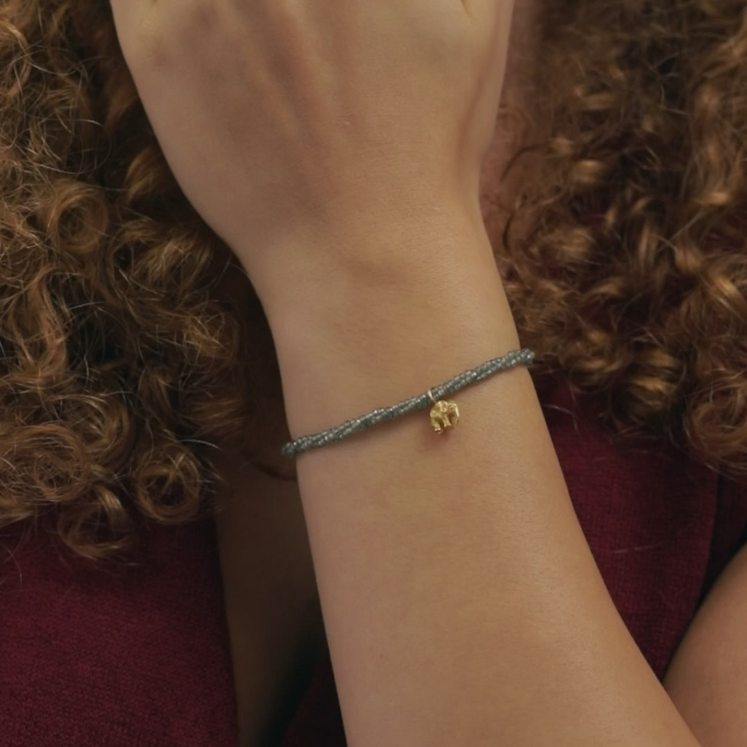 Goldschmiede Mölk ist deine Adresse für hochwertigen Schmuck in Tirol. Hier entstehen individuelle Schmuckstücke aus 14kt und 18kt Gold – handgefertigt, langlebig und voller Ausdruckskraft.