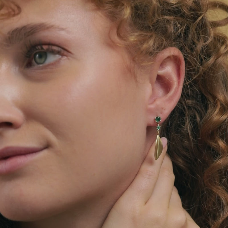 Unikatschmuck mit Herkunft.
Goldschmiede Mölk steht für hochwertige Materialien, feine Handarbeit und echtes Tiroler Handwerk. Entdecke Schmuck mit Charakter – regional gefertigt, zeitlos schön.