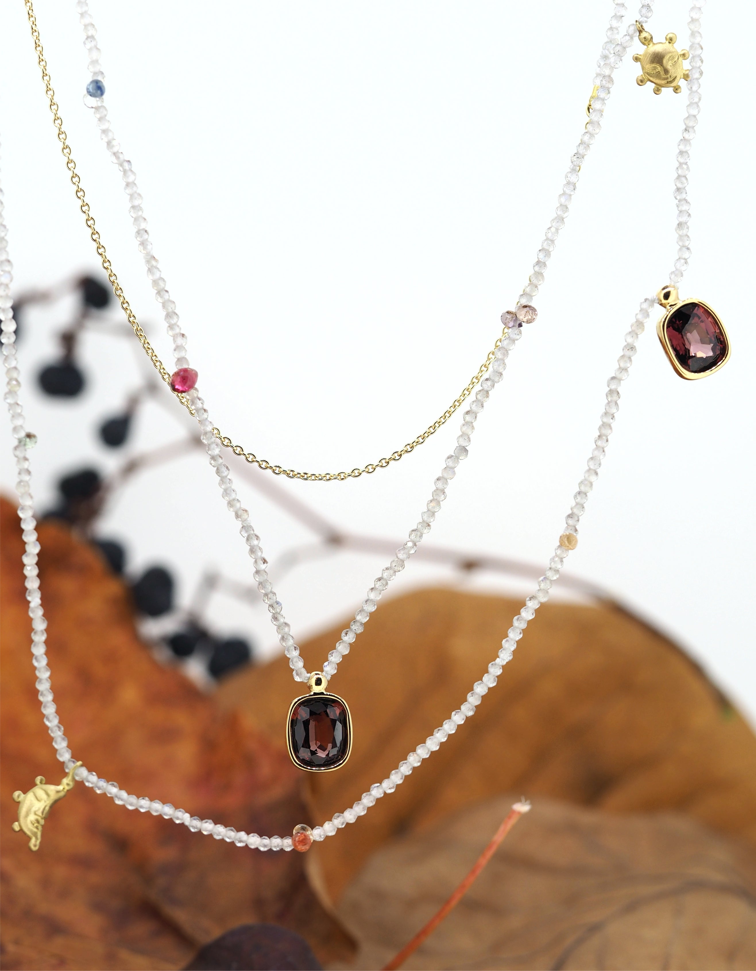 Lapradorit-Collier mit Rhodolith-Anhänger