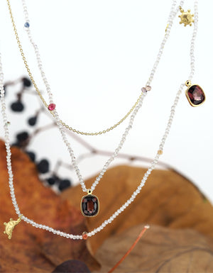 Lapradorit-Collier mit Rhodolith-Anhänger